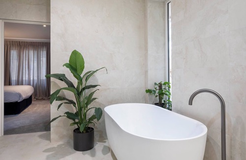 Stirling Bed & Breakfast | 1 bedroom Pool Side Apartment