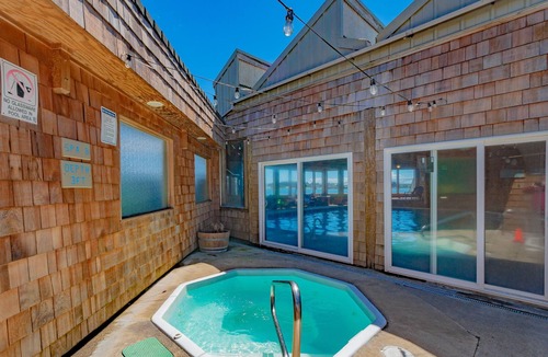 Newport Apartment | 1-Bedroom Queen Suite with Balcony & Pool Access