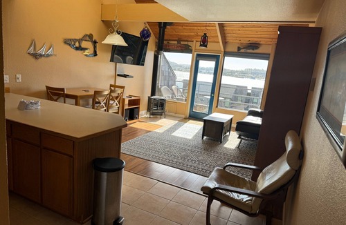 Newport Apartment | 1-Bedroom Queen Suite with Balcony & Pool Access