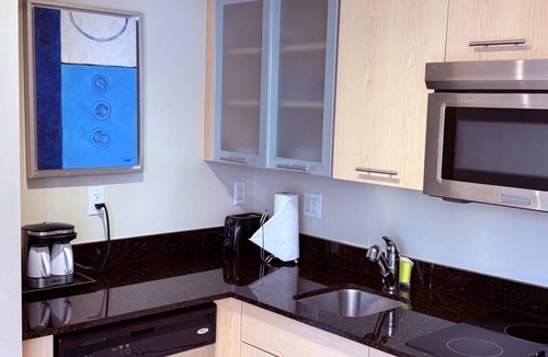 East Fort Lauderdale Apartment | 1-Bedroom Queen Suite with Sofa Bed & Kitchenette