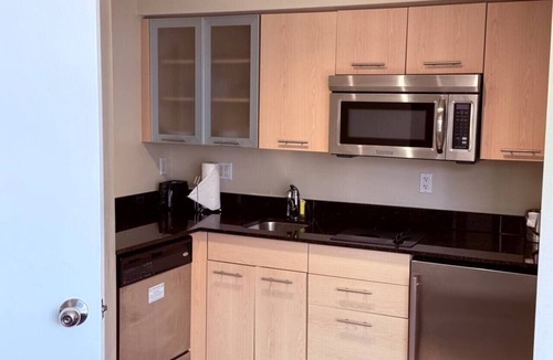 East Fort Lauderdale Apartment | 1-Bedroom Queen Suite with Sofa Bed & Kitchenette