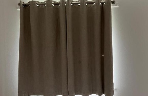 Coppetts Apartment | 1 bedroom refurbished flat with free parking