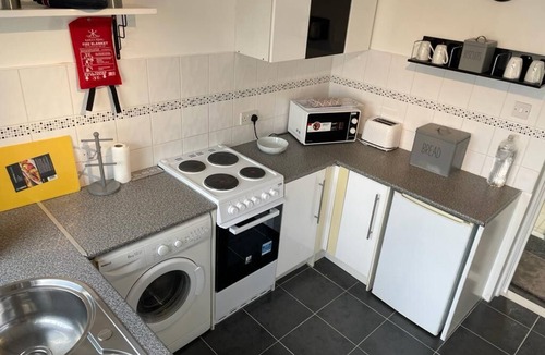 Bailleston Ski Chalet | 1- Bedroom Semi-detached Chalet Uddingston Glasgow