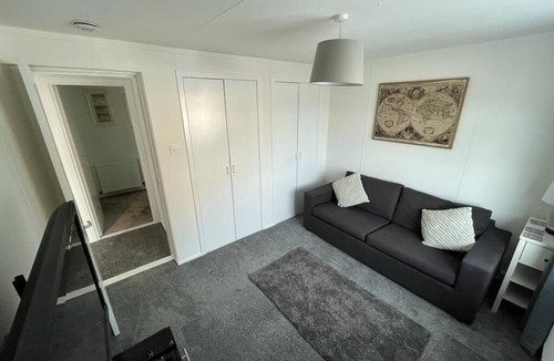 Bailleston Ski Chalet | 1- Bedroom Semi-detached Chalet Uddingston Glasgow