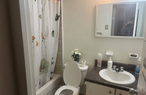 The Peanut House | 1 bedroom shared kitchen and bathroom