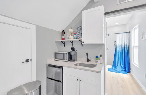 Capri Isle Apartment | 1 Bedroom Studio in Waterfront Building with Dock Access