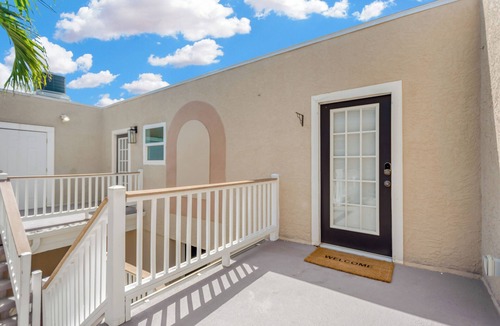 Capri Isle Apartment | 1 Bedroom Studio in Waterfront Building with Dock Access