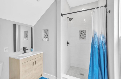 Capri Isle Apartment | 1 Bedroom Studio in Waterfront Building with Dock Access