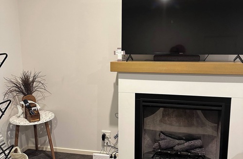 Clyde North Apartment | 1 bedroom studio apartment in Clyde North with WiFi