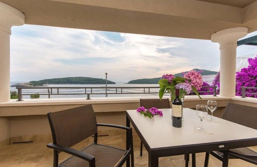 Molunat Apartment | 1 bedroom stunning apartment in Molunat