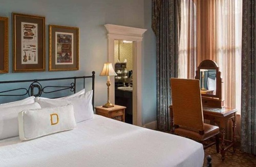 Downtown Austin Hotel | 1-Bedroom Suite at a 4.5⭐️ Hotel