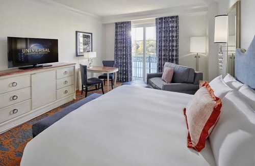 Florida Center Hotel | 1-Bedroom Suite at a 4⭐️ Hotel