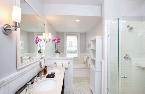 Sausalito Hotel | 1-Bedroom Suite at a 4.5⭐️ Hotel