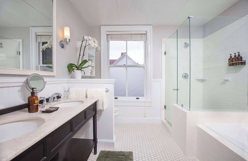 Sausalito Hotel | 1-Bedroom Suite at a 4.5⭐️ Hotel