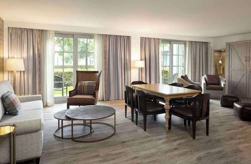 West San Antonio Hotel | 1-Bedroom Suite at a 4⭐️ Hotel