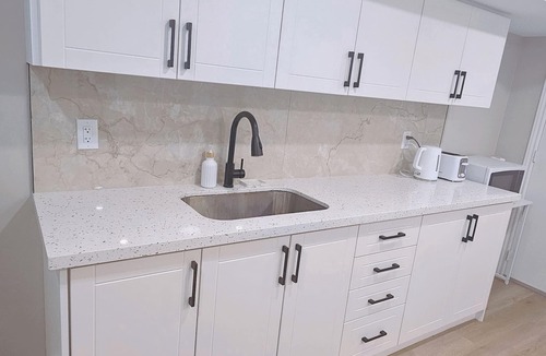 Milton Apartment | 1 Bedroom Suite + Kitchenette