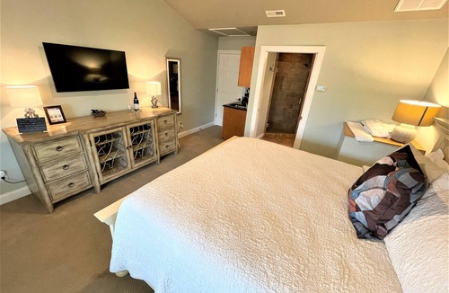 Swansboro Apartment | 1-Bedroom Suite, Prime Downtown Location