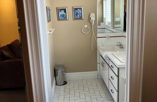 Camlachie Hotel | 1 Bedroom Suite @ Sawmill Creek Golf Resort