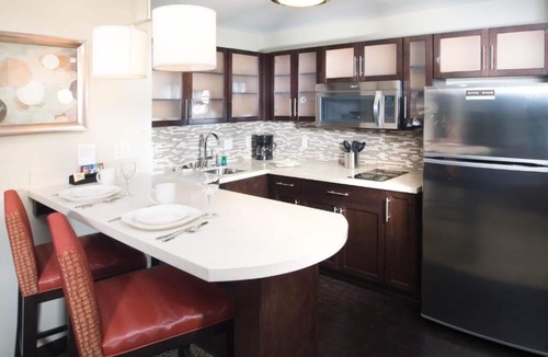 Folsom Condo | 1 Bedroom Suite | WFH-friendly + Pool + BBQ Grills