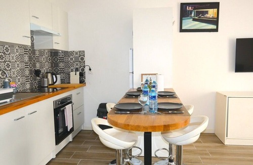 Le Blanc-Mesnil Apartment | 1 Bedroom unit with balcony in front of Le Bourget Airport