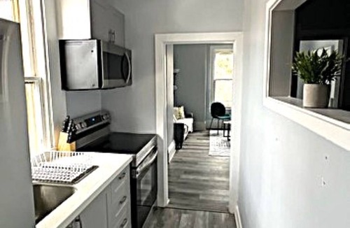 Barrie Apartment | 1 Bedroom Unit in Victorian Home in Barrie
