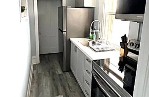 Barrie Apartment | 1 Bedroom Unit in Victorian Home in Barrie