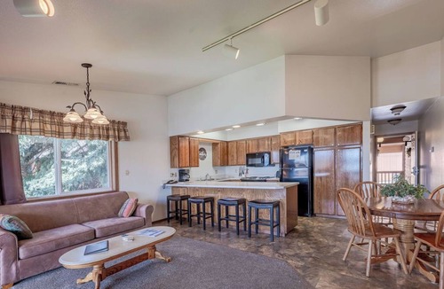 Hope Condo | 1 Bedroom with Mountain View
