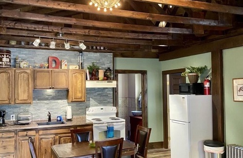 Ashfield Apartment | 1 bedroom with SPA bathroom and mountainside deck