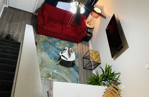 Central Arlington Apartment | 1 bedrooms 2 beds LOFT Quiet and comfortable 75” tv