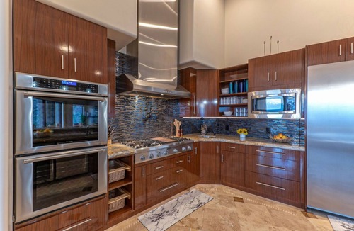 Fountain Hills House | #1 BEST VIEWS 7500 SF Mansion W/MOVIE Pool, Game Room, 11 King Beds, Fountain!