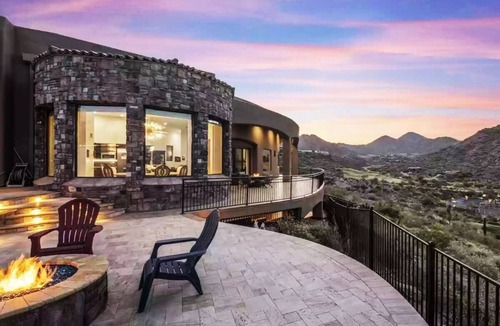 Fountain Hills House | #1 BEST VIEWS 7500 SF Mansion W/MOVIE Pool, Game Room, 11 King Beds, Fountain!