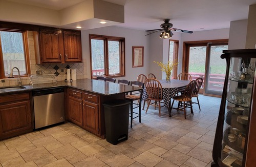 Sybertsville Ski Chalet | 1 Block From Lake