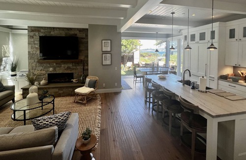 Golden Rectangle House | 1 block from the BEACH and TOWN!