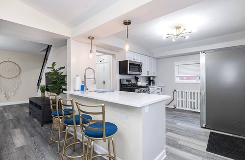 Merriam Park House | 1 Block to Allianz Field Sleeps 8+ Patio & Parking