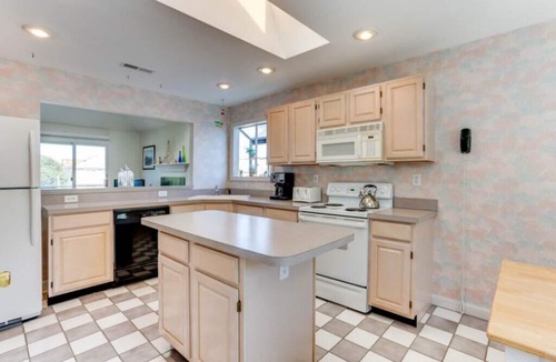 Croatan Beach House | 1 BLOCK TO BEACH, Delightful & Spacious, 4 BR/3.5BA Virginia Beach Vacation