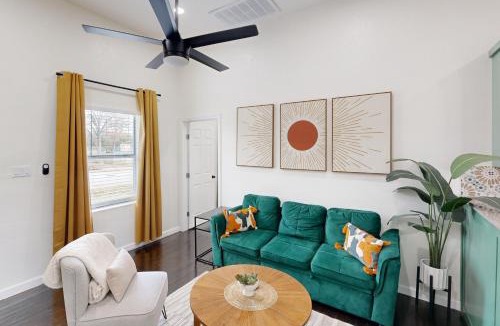 Mahncke Park Apartment | 1 Block to Botanical Garden! San Antonio Escape