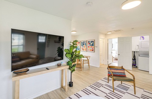 Central Arlington House | 1 Block to Dallas Stadium! Home w/Hot Tub!