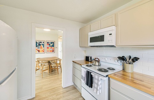 Central Arlington House | 1 Block to Dallas Stadium! Home w/Hot Tub!