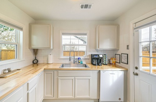 Central Arlington House | 1 Block to Dallas Stadium! Home w/Hot Tub!