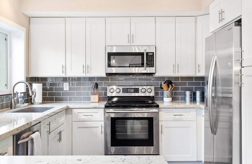 South Scottsdale House | 1 Block to OldTown! Trendy SW Vibes 2bdrm+Loft, Private Rooftop & Iconic Murals!
