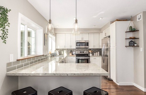 South Scottsdale House | 1 Block to OldTown! Trendy SW Vibes 2bdrm+Loft, Private Rooftop & Iconic Murals!