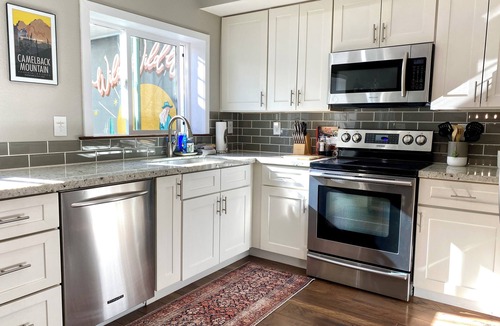 South Scottsdale House | 1 Block to OldTown! Trendy SW Vibes 2bdrm+Loft, Private Rooftop & Iconic Murals!