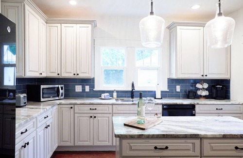 Bloomington House | 🔴⚪️ 1 Block to Tailgate Fields 🔴⚪️ Hot Tub Fire Pit - Private Yard - Grill