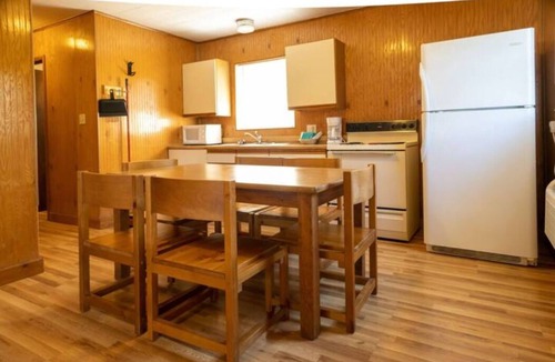 Cadiz Cottage | 1 BR 1 Bath Lakeside Cottage Retreat