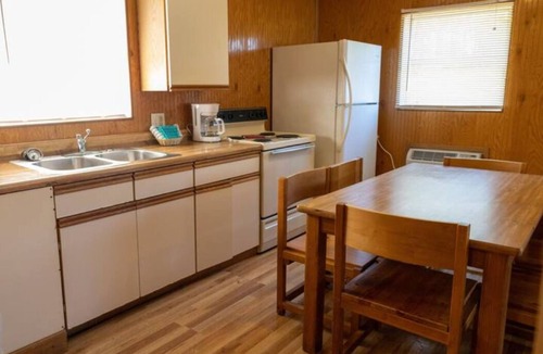 Cadiz Cottage | 1 BR 1 Bath Lakeside Cottage Retreat
