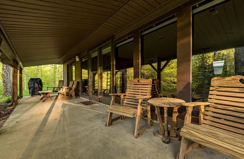 Helmsburg Cabin | 1+BR, 1BA