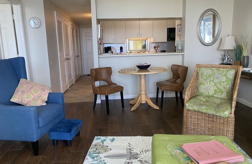 Galveston Condo | 1-br 2balcony Galvestonian condo directly on beach! No highway! Close to Strand