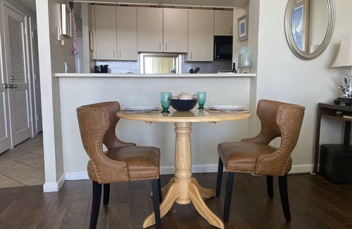 Galveston Condo | 1-br 2balcony Galvestonian condo directly on beach! No highway! Close to Strand