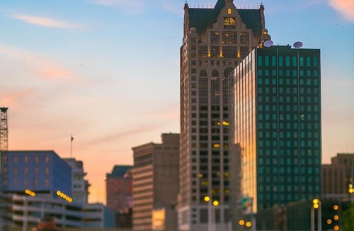 Lower East Side Apartment | 1 BR Apt Near Marquette University