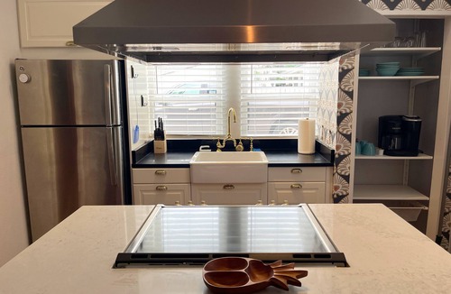 Monte Vista House | 1 BR back house w/chef's kitchen near downtown